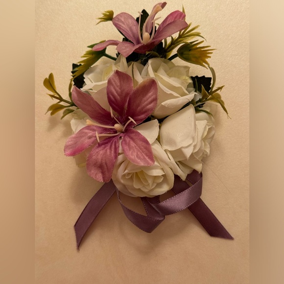 New Silk Floral Corsage and Boutonnière Set - Picture 2 of 6